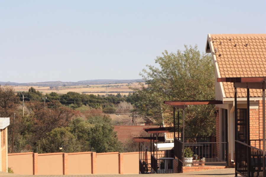 2 Bedroom Property for Sale in Langenhovenpark Free State